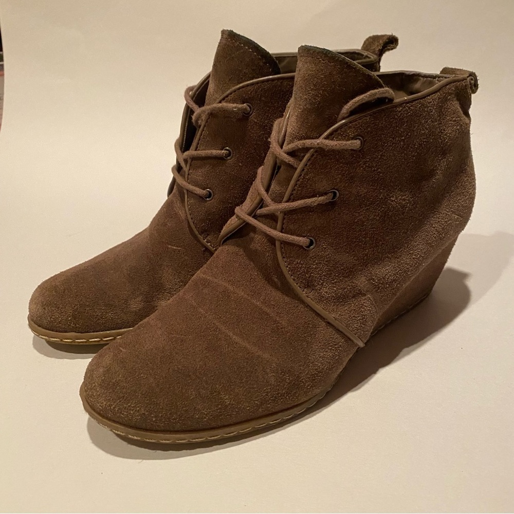 Franco Sarto Chukka Boots Lace Up Taupe Ankle Booties Women’s Size 7 Annabelle